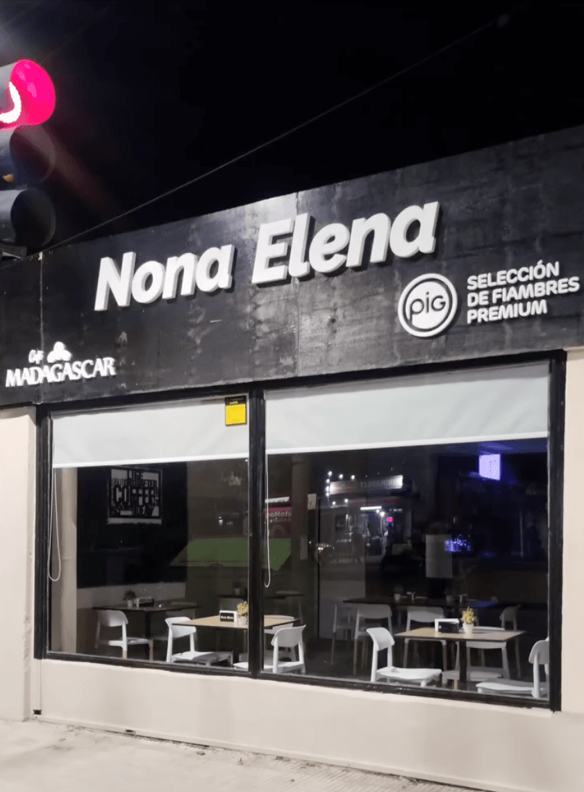 Frente de local para Nona Elena